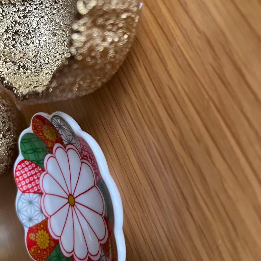 セリア　食器　豆皿　角鉢　豆鉢　花柄　ゴールドカラー　金色　和柄　お正月