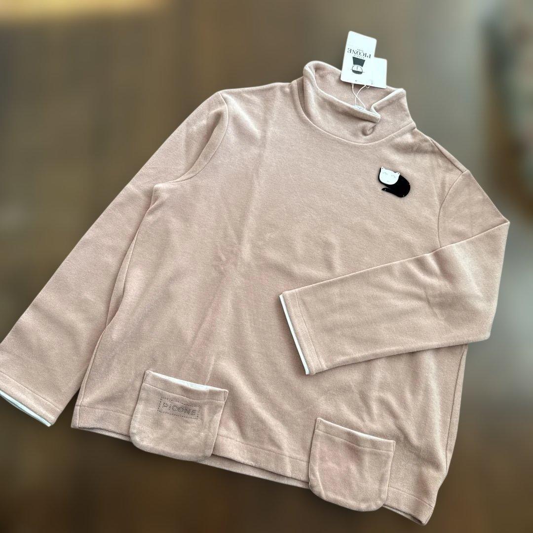 ピッコーネ　ピンク タートルネック 猫のブローチ付き　40 新品、未使用