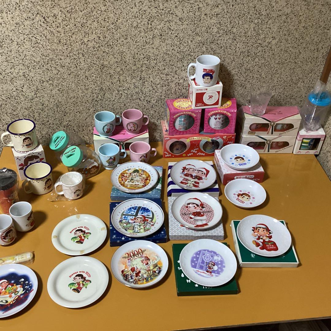 2447 ペコちゃんクリスマス皿 &コップセット