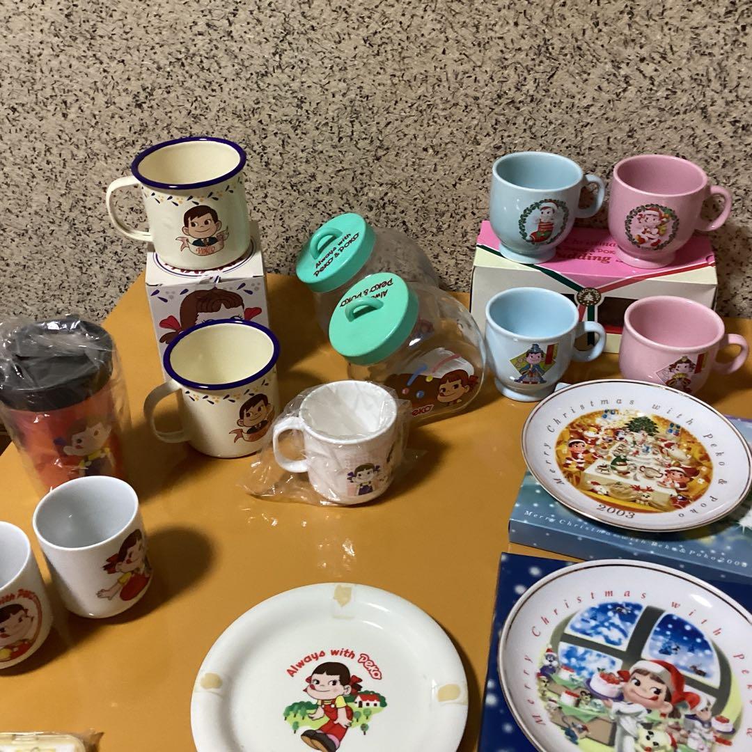 2447 ペコちゃんクリスマス皿 &コップセット
