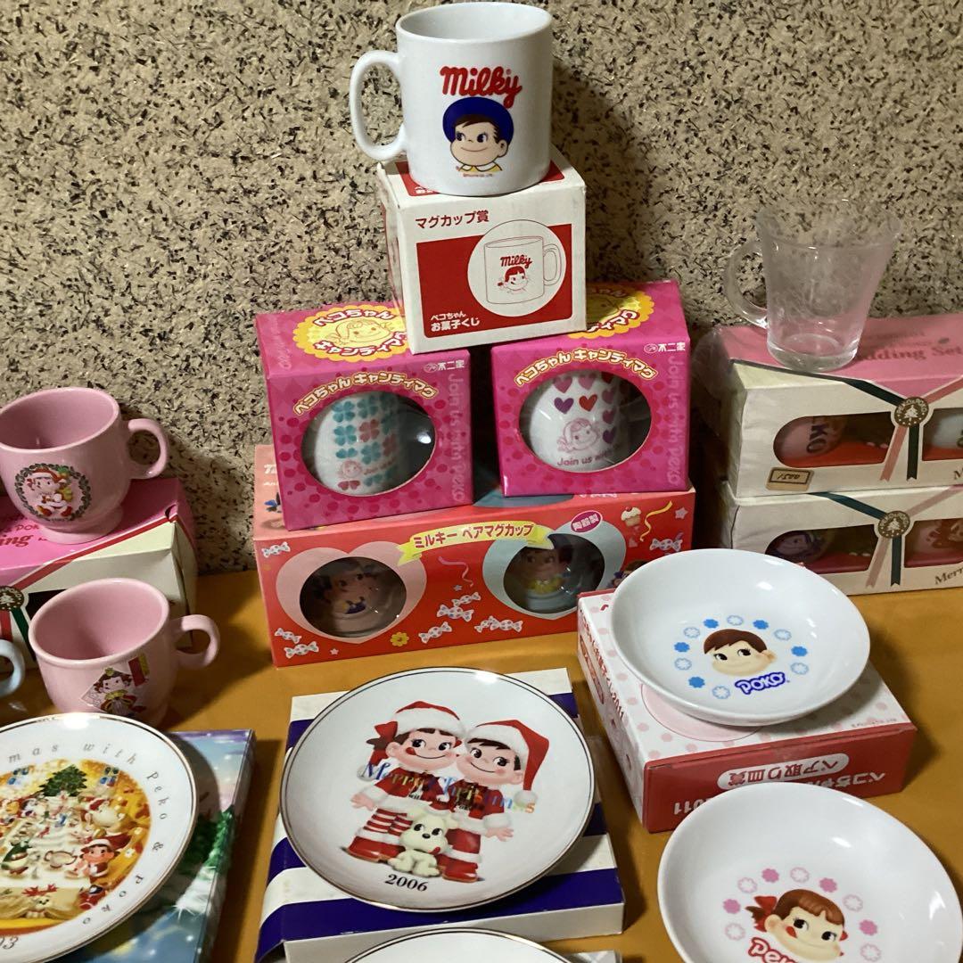 2447 ペコちゃんクリスマス皿 &コップセット