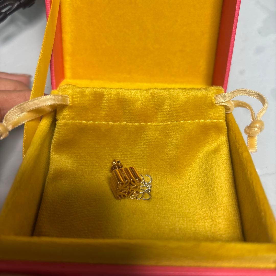 LOEWE アナグラム スタッド ピアス(ゴールド)