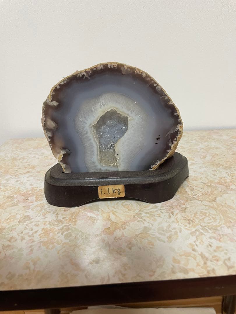 メノウ　瑪瑙石の原石　飾り台付き