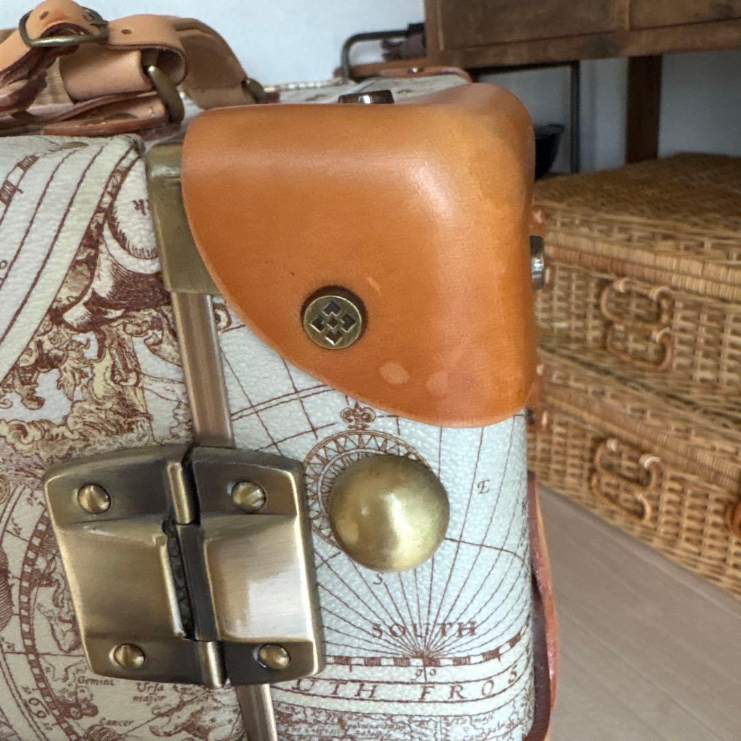 WORLD TRUNK キャリーケース　地図柄　40L