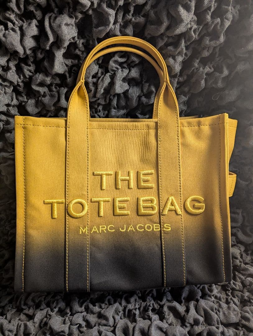 MARC JACOBSキャンバス地THE TOTE BAGイエローグラデーション