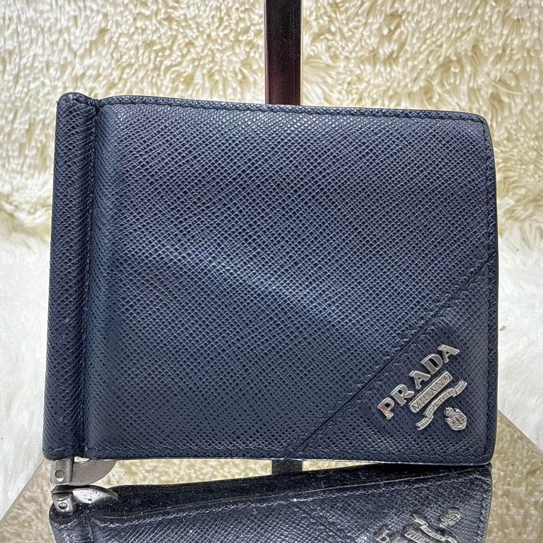 ✨美品✨プラダ マネークリップ 札入れ サフィアーノレザー ロゴ金具 ネイビー