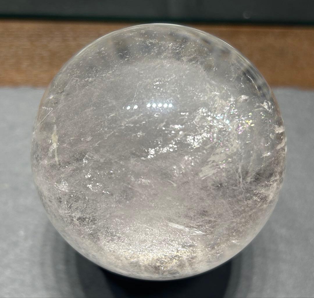 水晶丸玉　虹入り　66mm