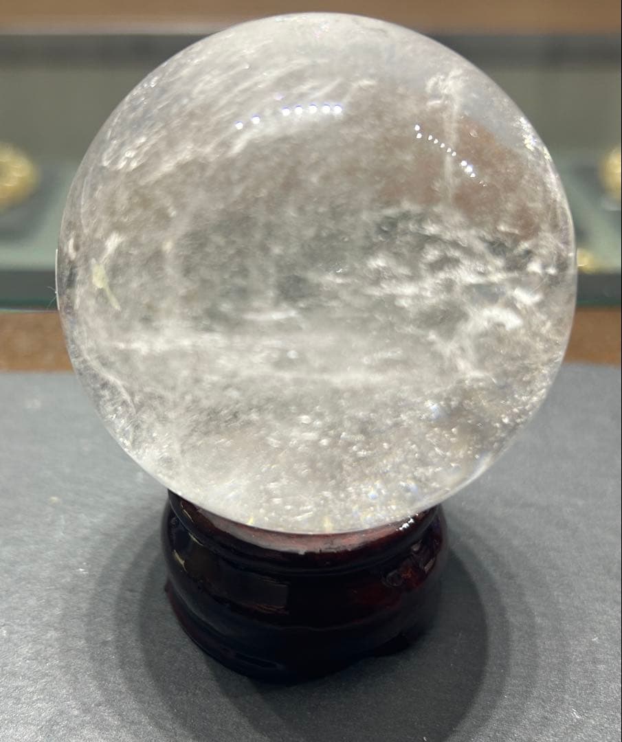 水晶丸玉　虹入り　66mm