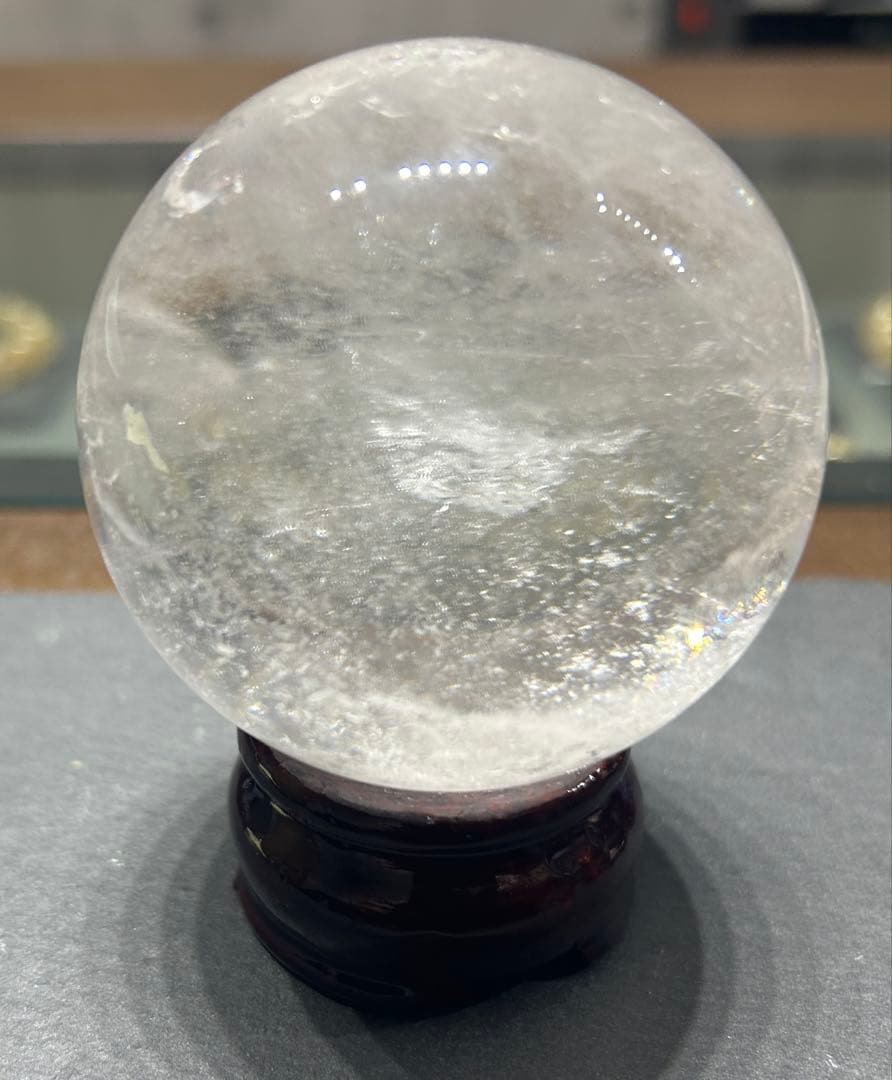 水晶丸玉　虹入り　66mm