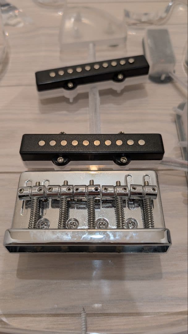 希少　光るエレキベース　アクリル製　LED搭載　ボディのみ　5弦　ステージ映え