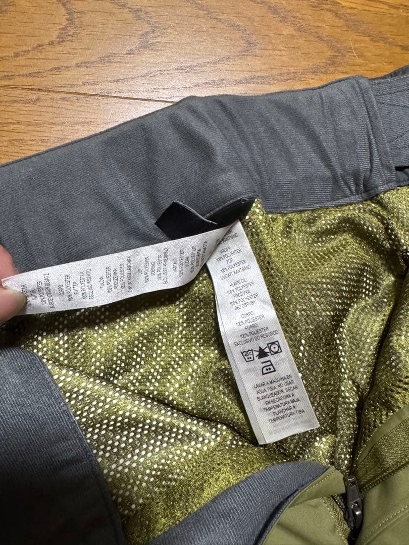 Patagonia オリーブグリーン スノーボードパンツ