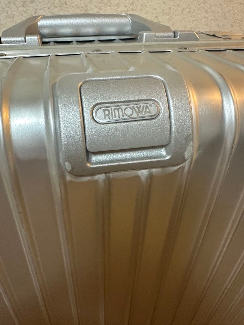 【RIMOWA】リモワ35Ｌ機内持込可スーツケース【オリジナルキャビンシルバー】