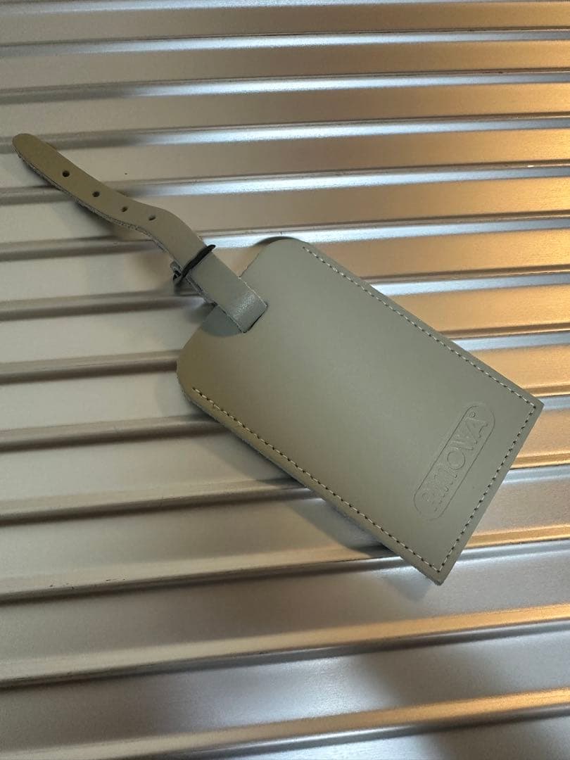 【RIMOWA】リモワ35Ｌ機内持込可スーツケース【オリジナルキャビンシルバー】