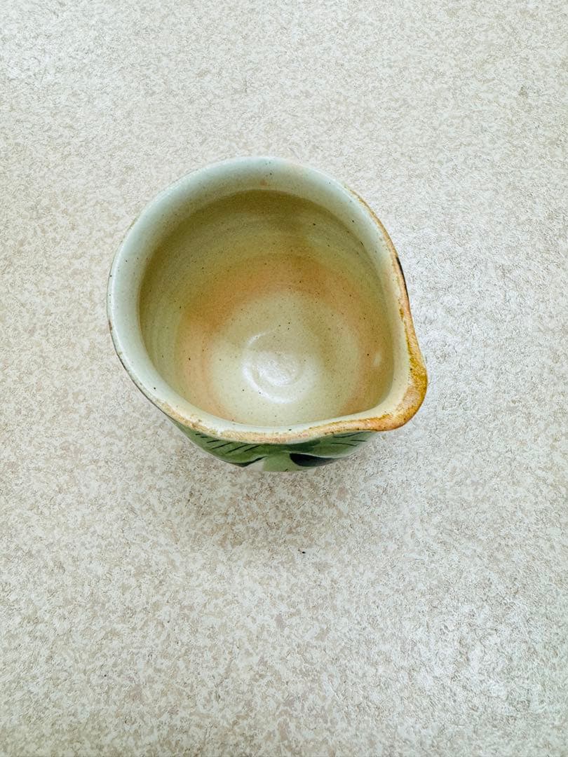 大谷桃子　黒地桃色菊片口