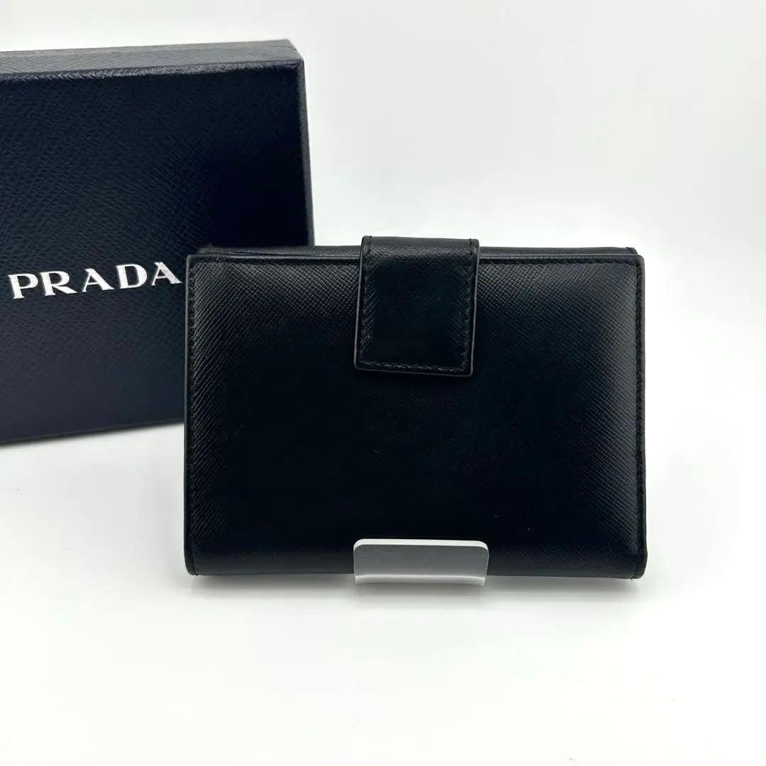 ✨極上美品✨　プラダ　二つ折り　三角プレート　サフィアーノ　Wホック　ブラック