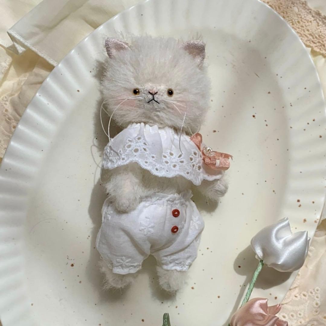 キュートな仔猫 ぬいぐるみ アーティストベア 海外作家様 ハンドメイド ねこ
