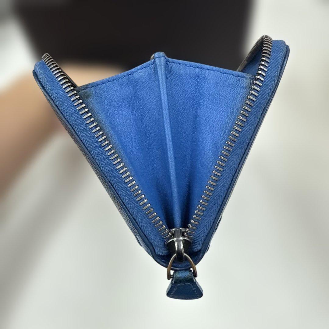 BOTTEGA VENETA ラウンドジップ ブルー レザー 長財布