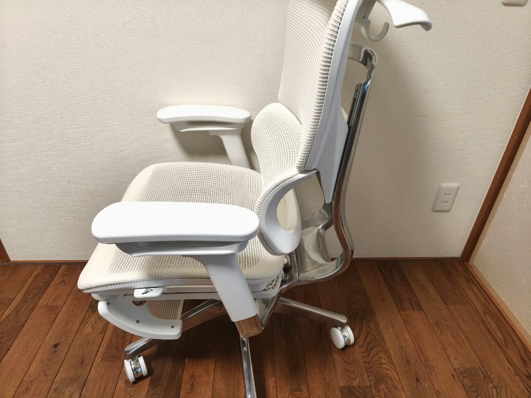 ゆうさん【極美品】超人気品 COFO Chair Premium ホワイト
