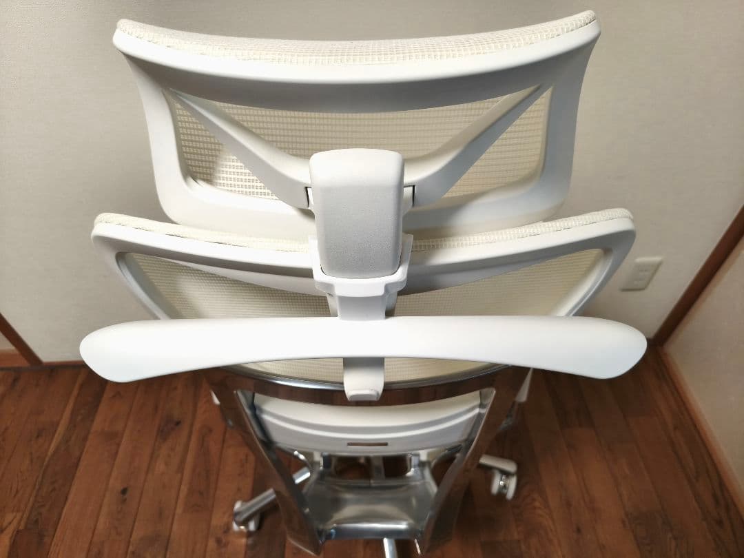 ゆうさん【極美品】超人気品 COFO Chair Premium ホワイト