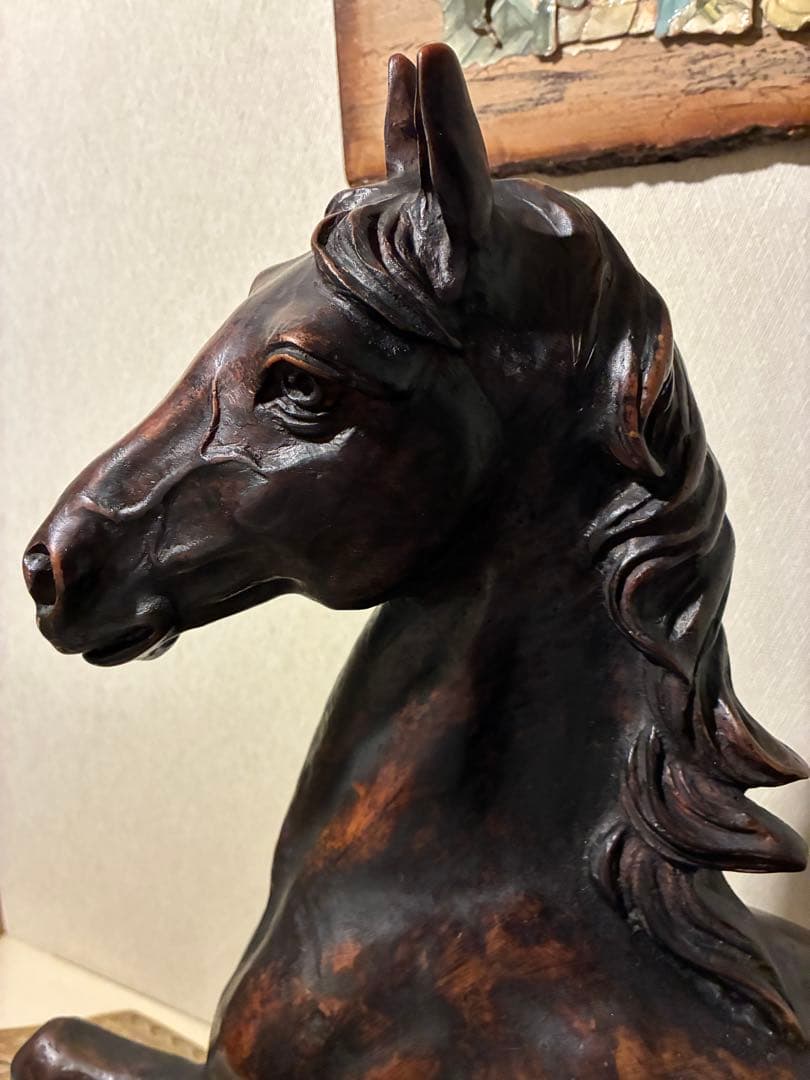 巨大な馬の置物 縁起物