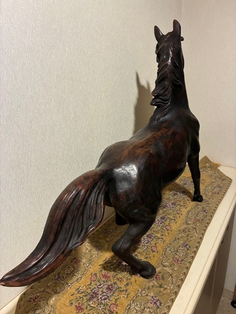 巨大な馬の置物 縁起物