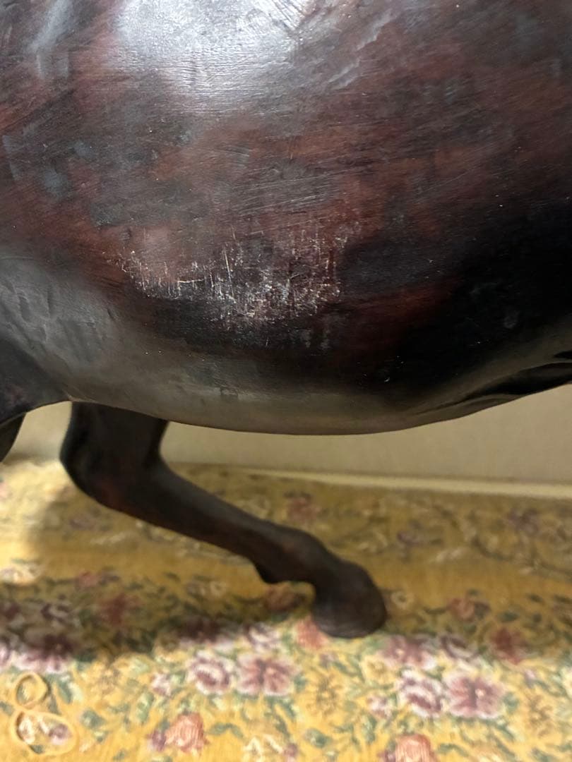 巨大な馬の置物 縁起物