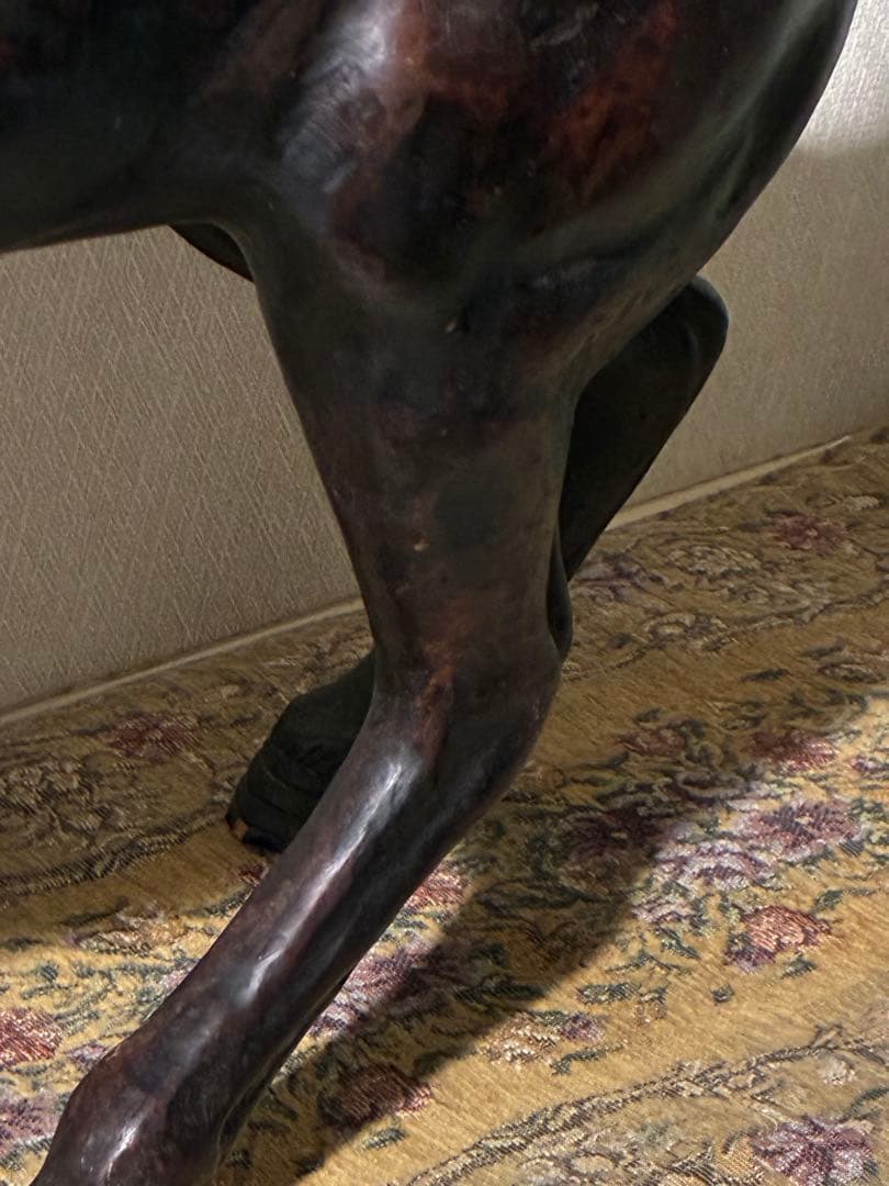 巨大な馬の置物 縁起物