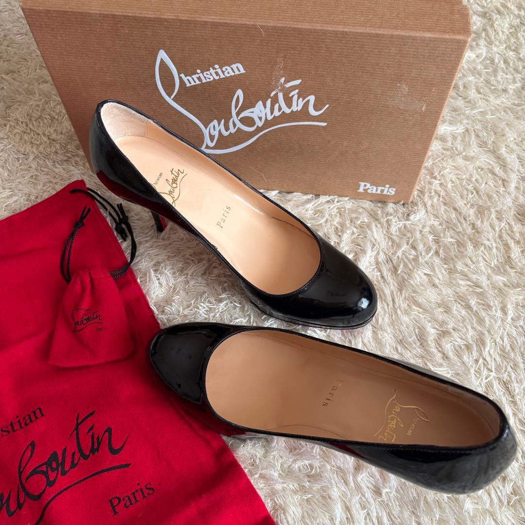 クリスチャンルブタン パテント エナメル パンプス