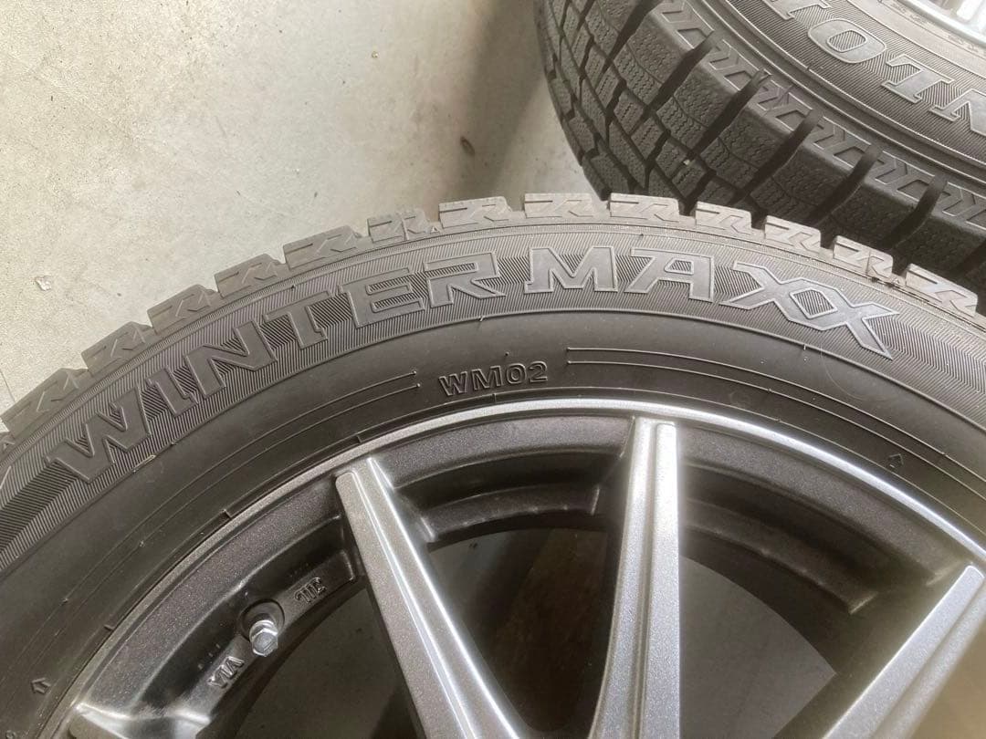 格安出品美品！ダンロップウィンターマックス02 215/60R16 新型ノア等
