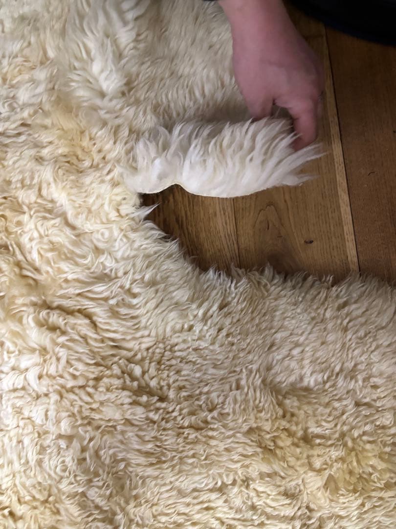 BOWRONクリーム色シープスキンラグ 約200cm x 150cm