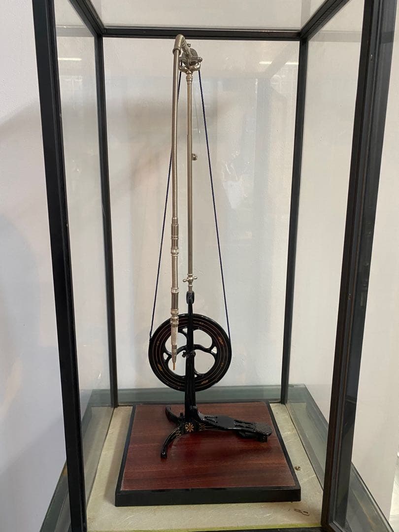 【明治〜大正】足踏み式歯科治療エンジンのレプリカ