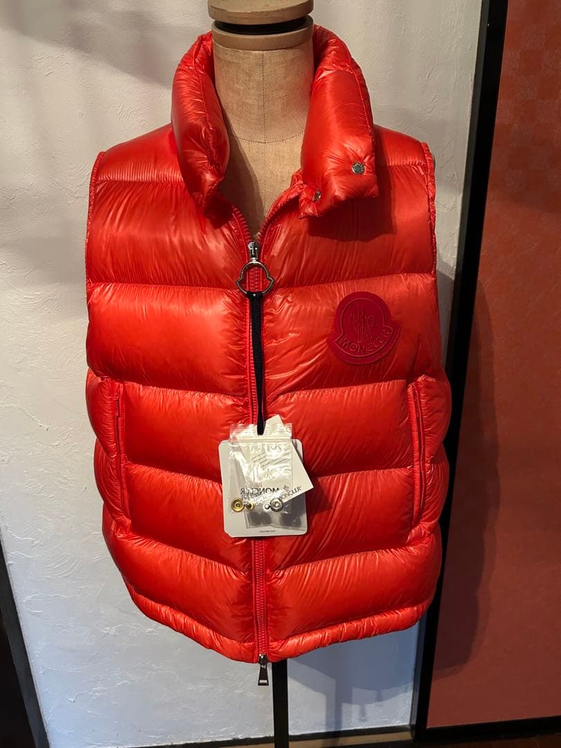 MONCLER レッド ダウンベスト