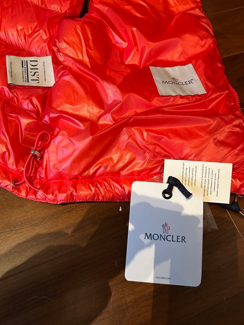 MONCLER レッド ダウンベスト