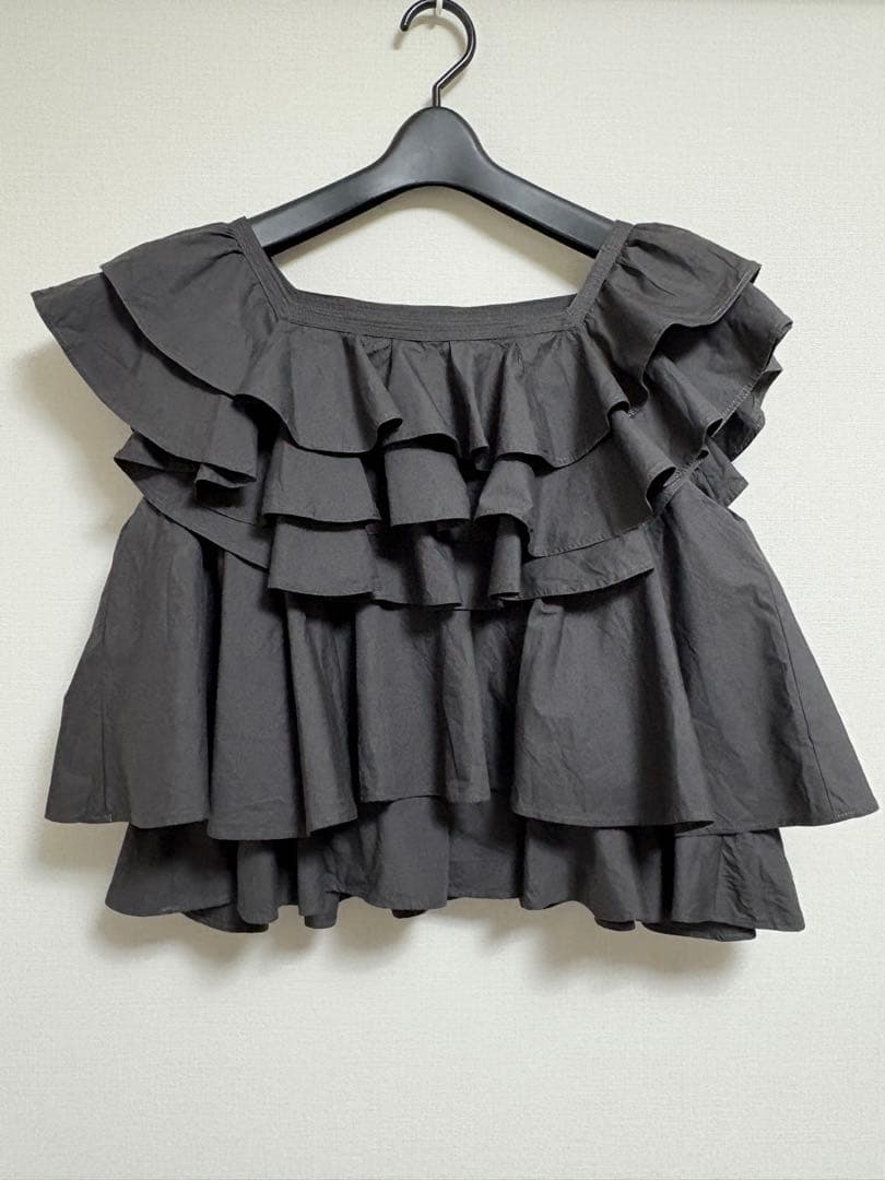 カレンソロジー　ポプリンラッフルブラウス