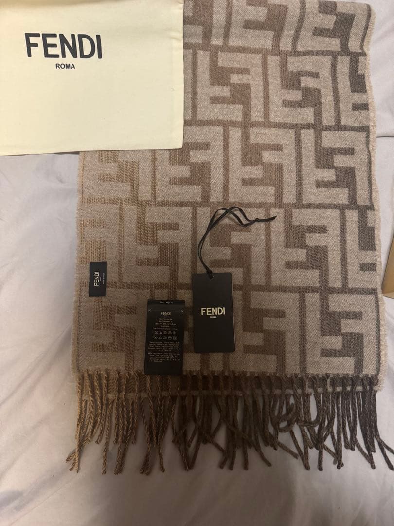 値下げしました！早い者勝ち！！FENDI マフラー