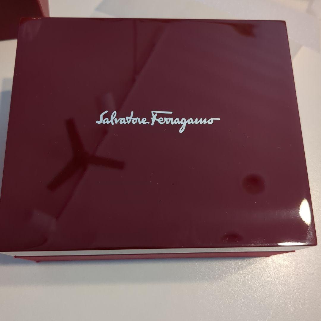 【Salvatore Ferragamo】 アナログ時計 ブラック
