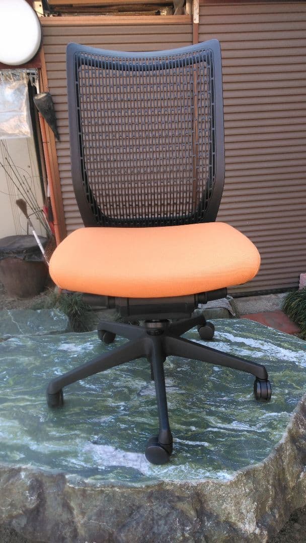 オカムラ　デスクチェア