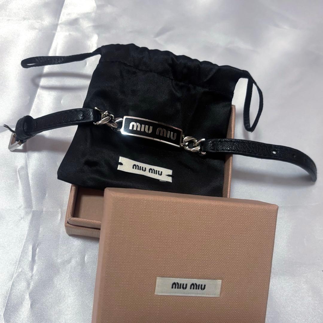 MIUMIU ブラックレザー ブレスレット