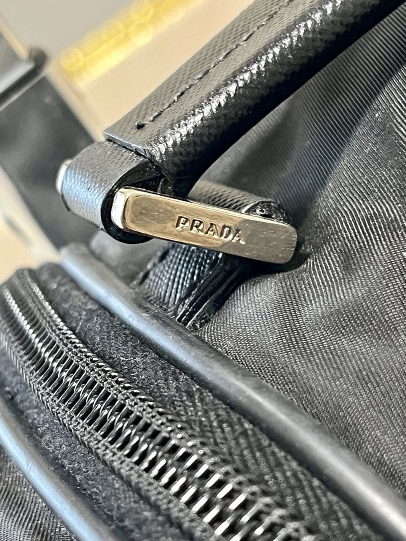 PRADA、コスメポーチ、旅行鞄、手荷物 、バニティバッグ、キャリーバッグ