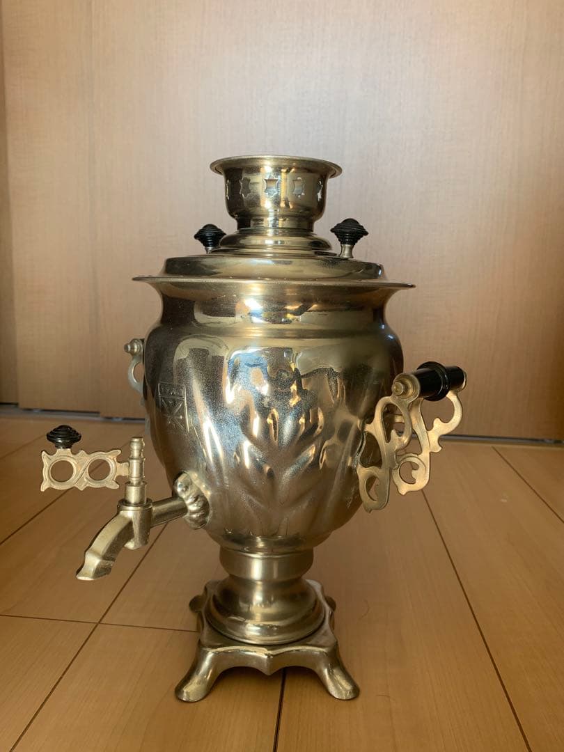 サモワール 装飾的な彫刻