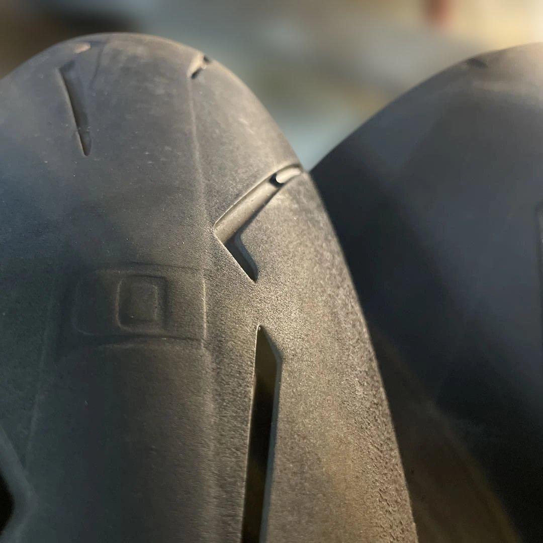 スポーツタイヤ 120/70 ZR17 180/55 ZR17