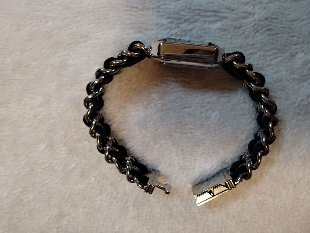 CHANEL 腕時計 ブラック シルバー（イミテーション）