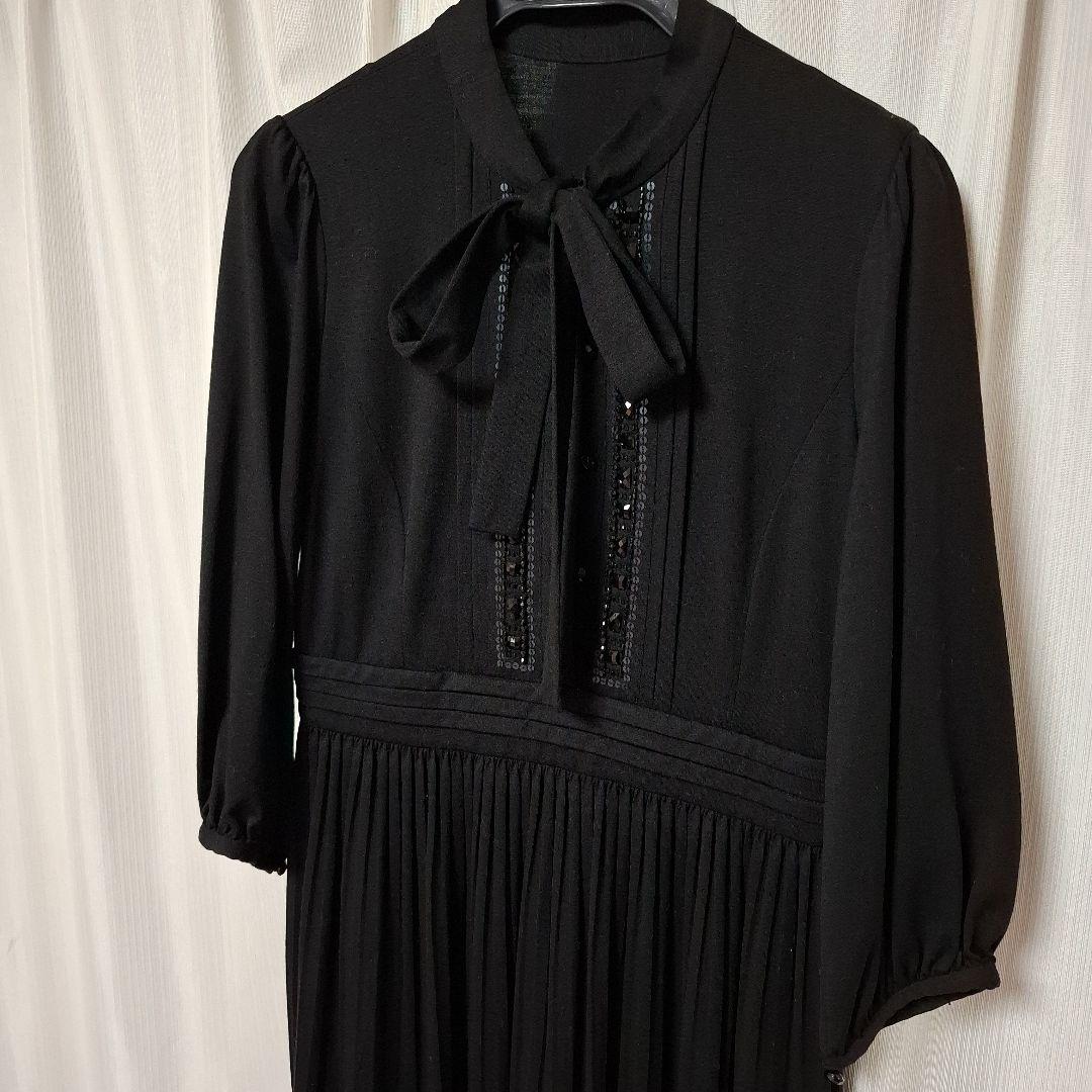 ハロッズ　黒のリボン付きプリーツワンピース