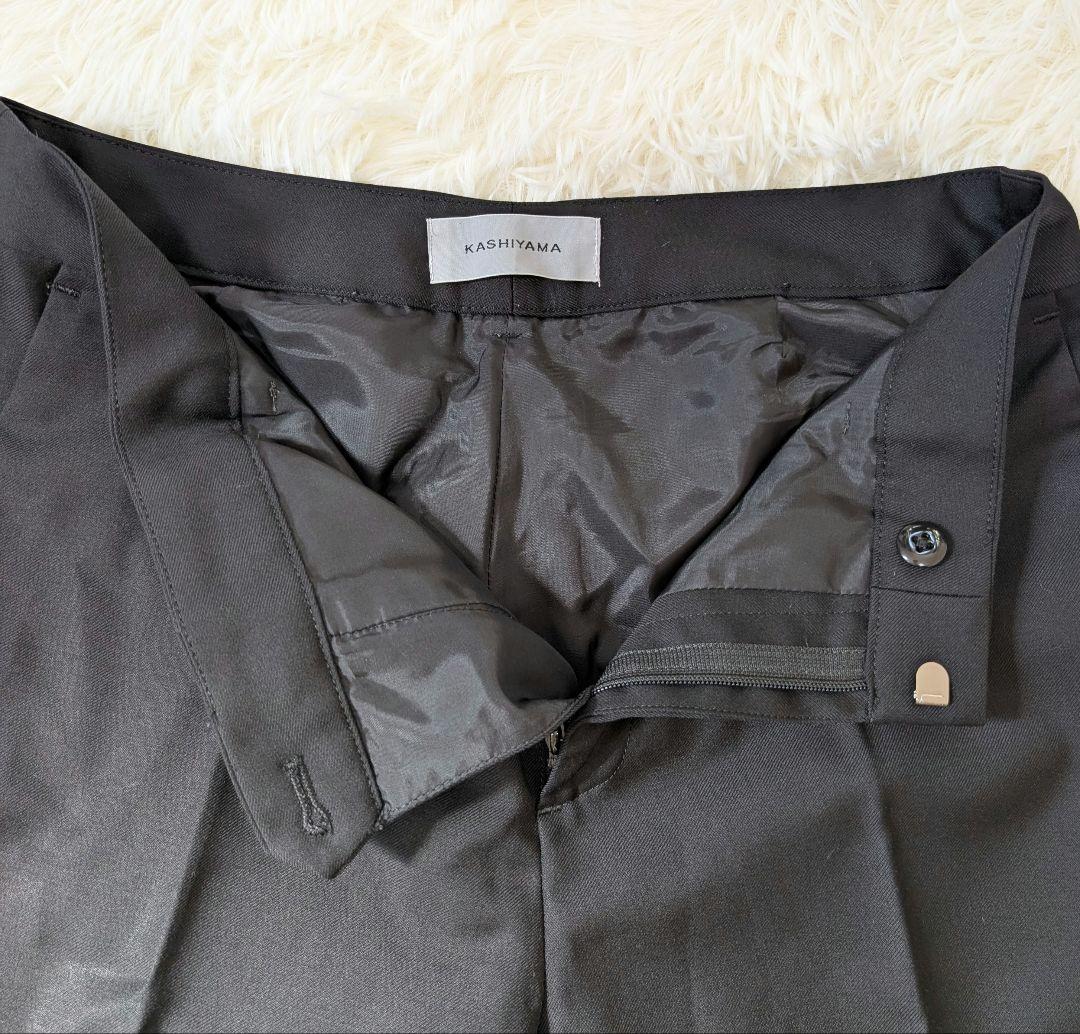 KASHIYAMA ノーカラー パンツ スーツ ブラック シングル ブレスト