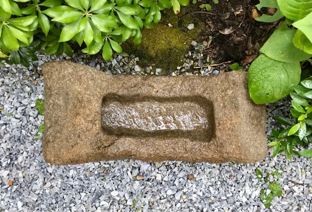 【天然自然石・石鉢・植え込み寄せ植え鉢・コケ鉢・小品盆栽鉢・蹲・水鉢】庭石置物