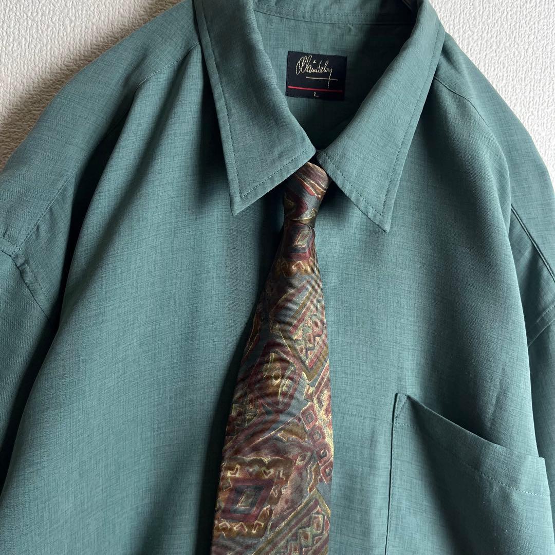 ネクタイシャツスイングトップ　幾何学模様総柄　くすみ色　襟袖切替　レトロ　古着