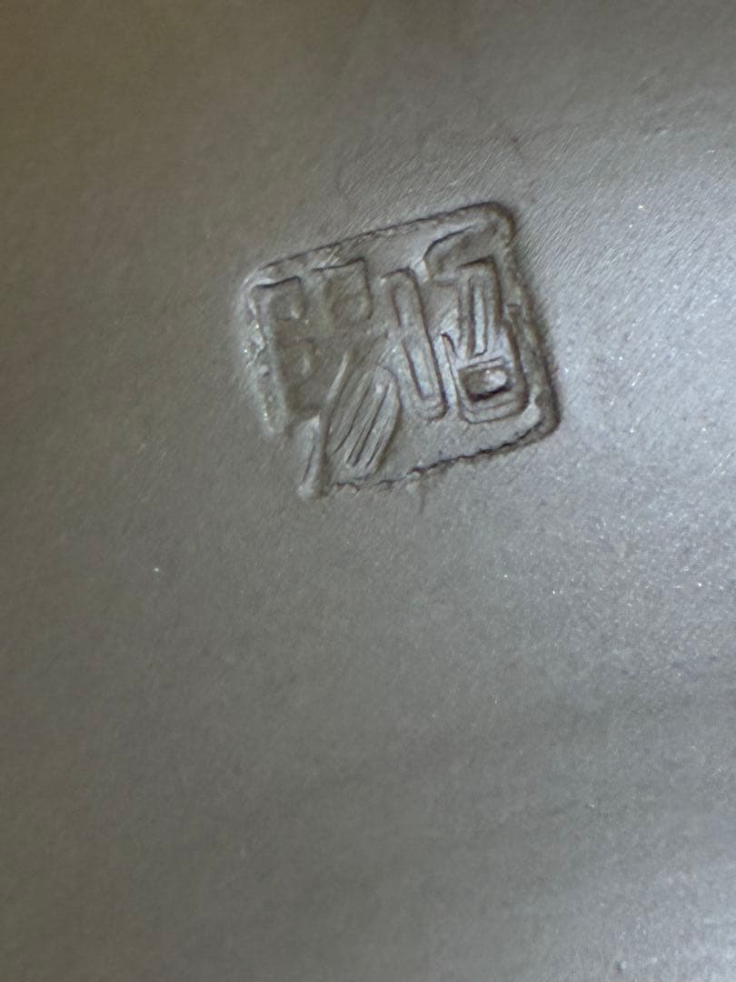 青い花柄の陶器ポット