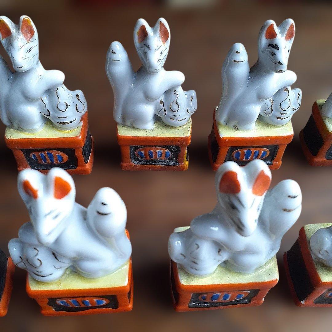 お稲荷様　キツネの置物　20体　磁器人形　縁起物　レトロ雑貨　とろとろガラス