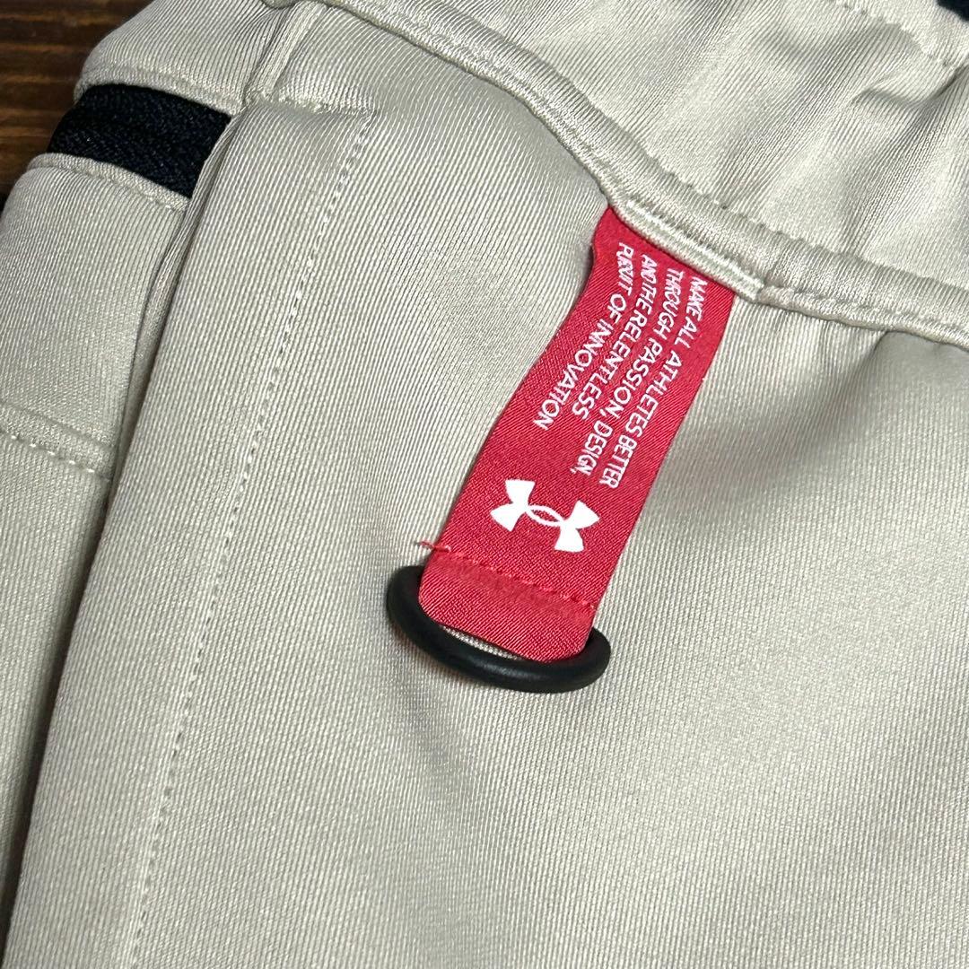 アンダーアーマーハイブリッドセットアップ 上下