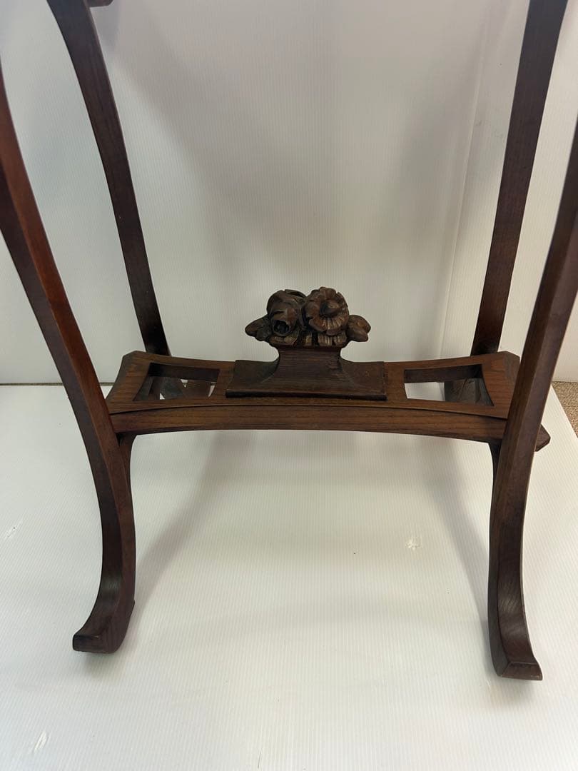 イタリア製　クラシック木製テーブル ガラス天板付き